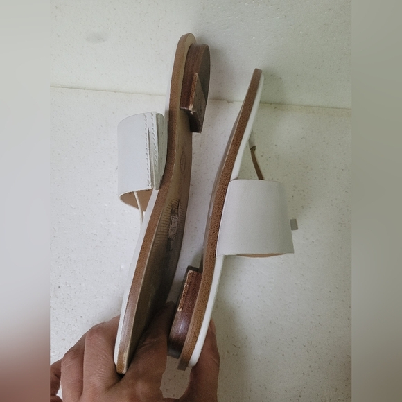 MK Elegant White Sandals with Gold Accents - Picture 4 of 4